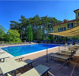 6 bedroom villa with large pool and tennis court near Arezzo, Southern Tuscany, sleeps 12